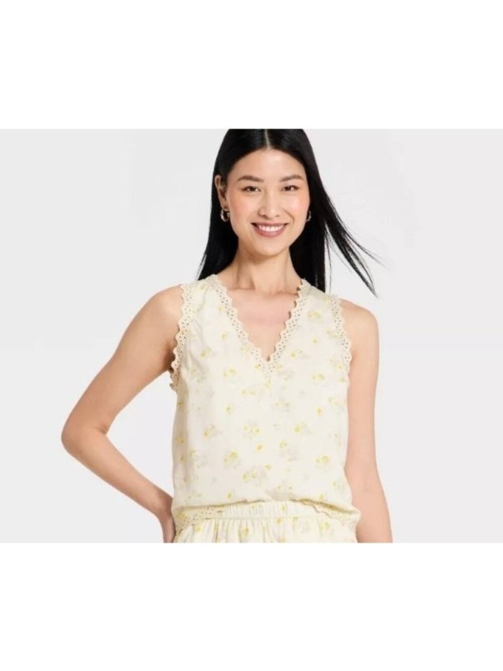 A New Day Women's Floral Eyelet Lace Trim V-Neck Sleeveless Blouse Top Cream L